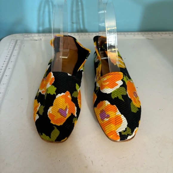 Unisa women’s canvas orange floral print ballet  flats in size 6.5 - Picture 2 of 7